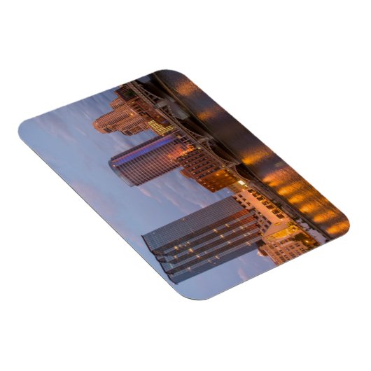 The Grand River 2の夕暮れのスカイライン マグネット (右側)