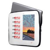 The Harbor - 15インチノートパソコンのケース ラップトップスリーブ (正面左)