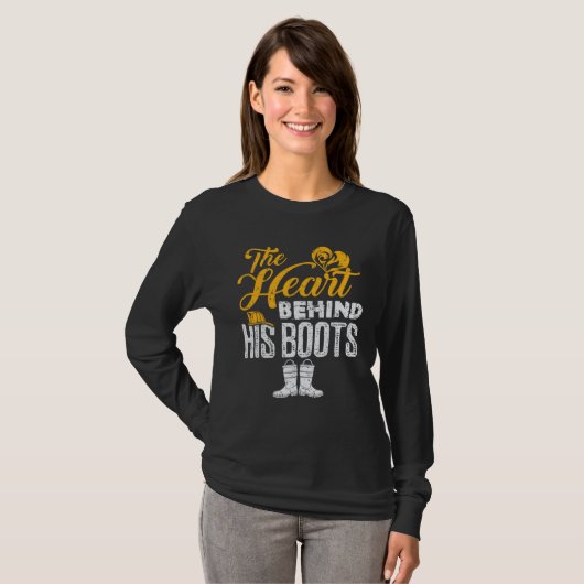 The Heart Behind His Boots Firefighter Fire Wife Tシャツ (正面フル)