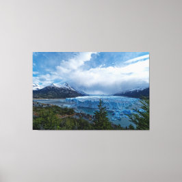 The impressive Perito Moreno Glacier キャンバスプリント