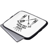 The King of the House Beer ラップトップスリーブ (正面下部)