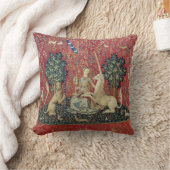 The Lady and the Unicorn (Sight) Throw Pillow クッション (ブランケット)