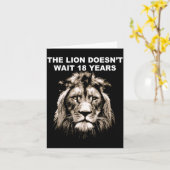 The Lion Doesn't Wait 18 Years Funny  カード (黄色い花)