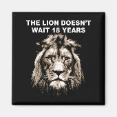 The Lion Doesn't Wait 18 Years Funny  マグネット (正面)