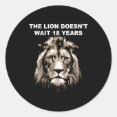 The Lion Doesn't Wait 18 Years Funny  ラウンドシール (正面)