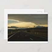 The Long Road Home – 高速道路の車 ポストカード (正面/裏面)