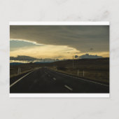 The Long Road Home – 高速道路の車 ポストカード (正面)