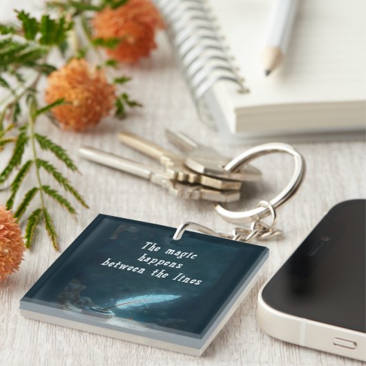 "The magic happens between the lines" キーホルダー (正面右)