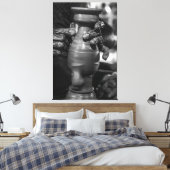 The Master’s Touch: Traditional Pottery Shaping in キャンバスプリント (インサイチュ (寝室))