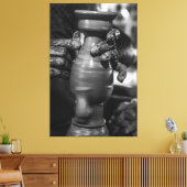 The Master’s Touch: Traditional Pottery Shaping in キャンバスプリント (インサイチュ (リビング))