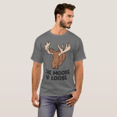 The Moose Is Loose Cute Moose Lovers Moose Hunting Tシャツ (正面フル)
