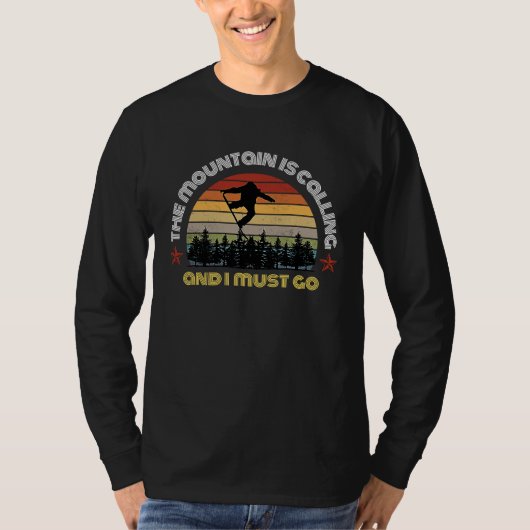 The Mountain is Calling and I must Go Skiing Funny Tシャツ (正面)