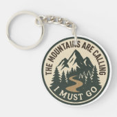 The Mountains Are Calling – Adventure Hiking Badge キーホルダー (正面)