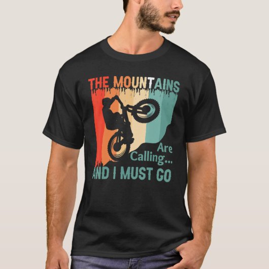 The Mountains Are Calling and I Must Go Mountain B Tシャツ (正面)