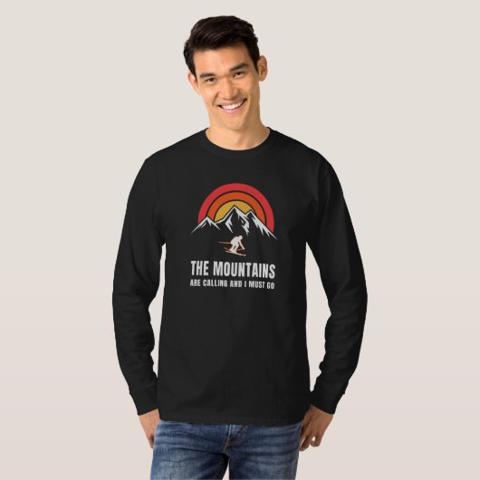 The Mountains Are Calling And I Must Go Skier Ski  Tシャツ (正面フル)