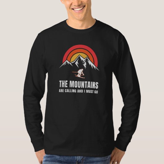 The Mountains Are Calling And I Must Go Skier Ski Tシャツ (正面)