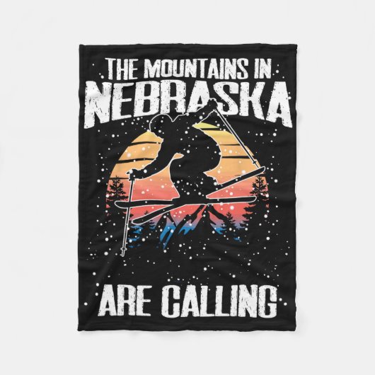The Mountains In Nebraska Are Calling Funny Skiing フリースブランケット (正面)