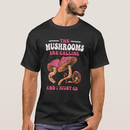 The Mushrooms Are Calling And I Must Go Tシャツ (正面)
