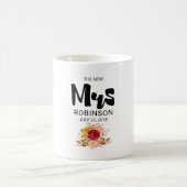 The New Mrs -フローラ水彩花束結婚の コーヒーマグカップ (中央)