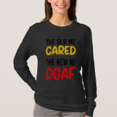 The Old Me Cared The New Me DGAF Apparel sarcasm Tシャツ (正面)