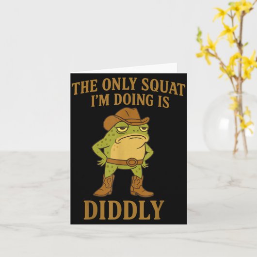 The Only Squat I'm Doing Is Diddly Cowboy Frog Mem カード (黄色い花)
