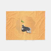 The parrot meets a stuffed elephant fleece blanket フリースブランケット (正面(横))