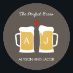 The Perfect Brew結婚式の引き出物シール/封筒 ラウンドシール<br><div class="desc">ビール好きを共有するカップルに最適なPerfect Brewシールは、お気に入りのステッカーや封筒用シールに最適。一致する招待状はberryberrysweet.comから入手できる</div>