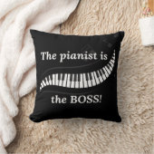 The pianist is the BOSS Pillow クッション (ブランケット)