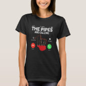 The Pipes Are Calling Bagpiping Scotsman Bagpiper Tシャツ (正面)