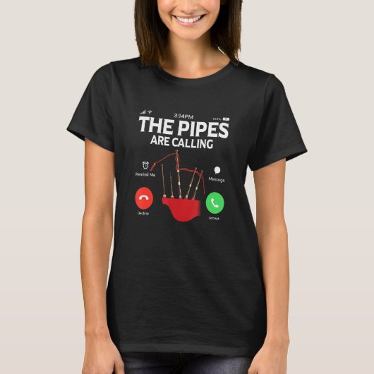 The Pipes Are Calling Bagpiping Scotsman Bagpiper Tシャツ (正面)