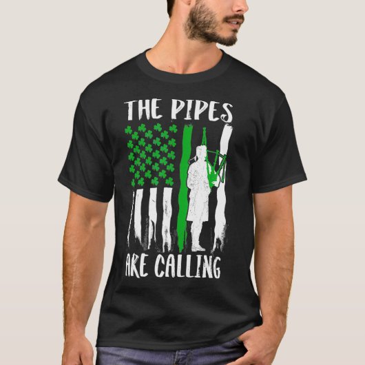 The Pipes Are Calling St Patricks Day Irish  (2) Tシャツ (正面)