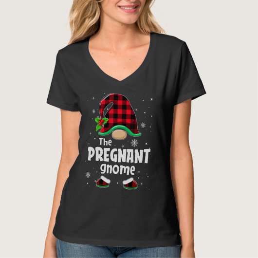 The Pregnant Gnome Buffalo Plaid Christmas Matchin Tシャツ (正面)