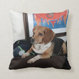 The Regal Beagle Toss Pillow クッション