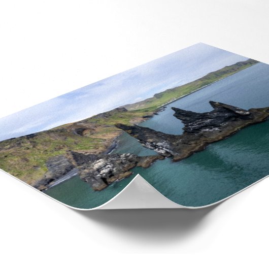 The Reynisdrangar rock formations in Iceland ポスター (角)