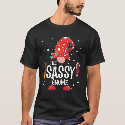 The Sassy Gnome Matching Family Christmas Gnome Pa Tシャツ (正面)