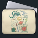 THE SHIRE™ Watercolor Collage Graphic ラップトップスリーブ<br><div class="desc">Celebrate the simple comforts and grand adventures of The Shire™ with this charming Lord of the Rings™ collage design. Featuring a delightful collection of illustrated icons — including the One Ring, a Gandalf's hat and pipe, a well-packed travel rucksack, a trusty sword, a cozy hobbit door, and even a nod...</div>