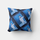 The Snowman's Escape Painting by Alfred Fox クッション (正面)