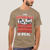THE SNUGGLE IS REAL CHRISTMAS GIFT Tシャツ (正面)