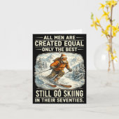 The Still Go Skiing In Their Seventies Funny Skier カード (黄色い花)