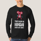 The Sun Is High And So Am I Funny Quote Tシャツ (正面)