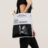 The Thirty Times Newspaper 30歳の誕生日パーティー トートバッグ (クローズアップ)