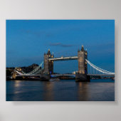 The tower bridge at blue hour ポスター (正面)