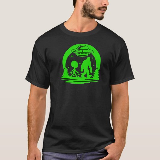 The UFO Conspiracy is Real Tシャツ (正面)