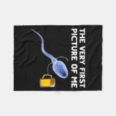 The Very First Cture Of Me Funny Sperm Holding Bee フリースブランケット (正面(横))
