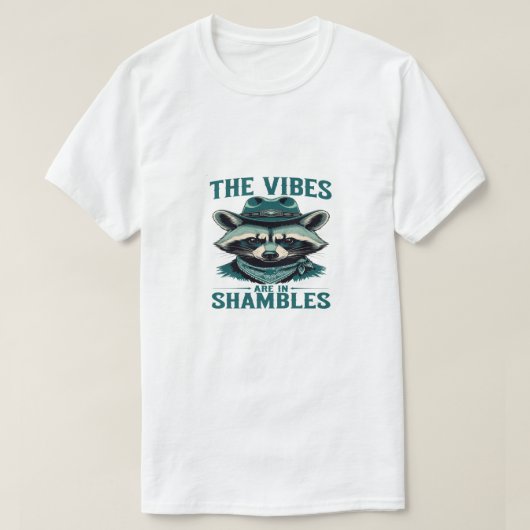 The Vibes Are in Shambles – Funny Cowboy Raccoon V Tシャツ (デザイン正面)