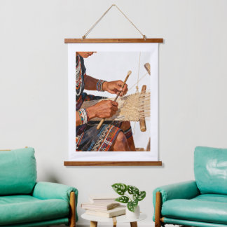 The Weaver’s Song Heritage Wall Art 吊り下げ型タペストリー