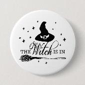 The Witch Is In | ハロウィンの魔女の帽子と箒 缶バッジ (正面)