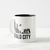 The Wizard of Oz Characters Emerald City Skyline ツートーンマグカップ (正面左)