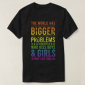 The World Has Bigger Problems Gay Pride Lesbian Tシャツ (デザイン正面)