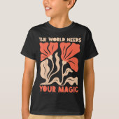 The World Needs Your Magic Retro Floral Sitive Mot Tシャツ (正面)